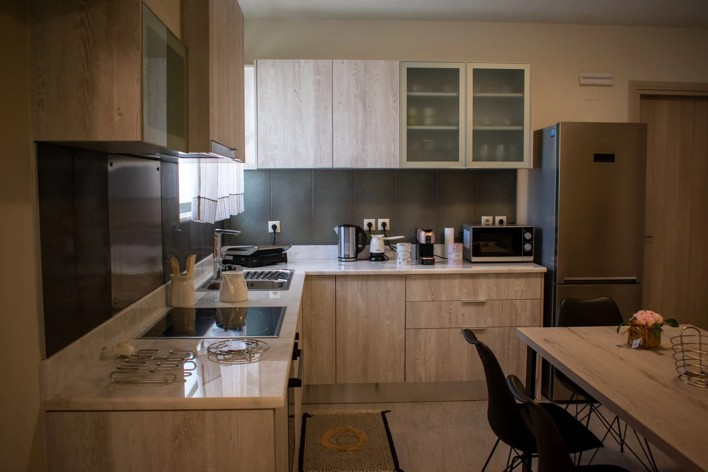 Theo kitchen with hob, oven, fridge and dining table